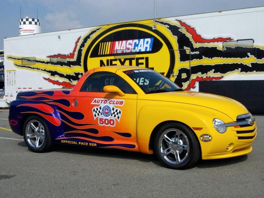  Chevrolet SSR NASCAR Pace Car 2005 года  (фото 2 из 2)